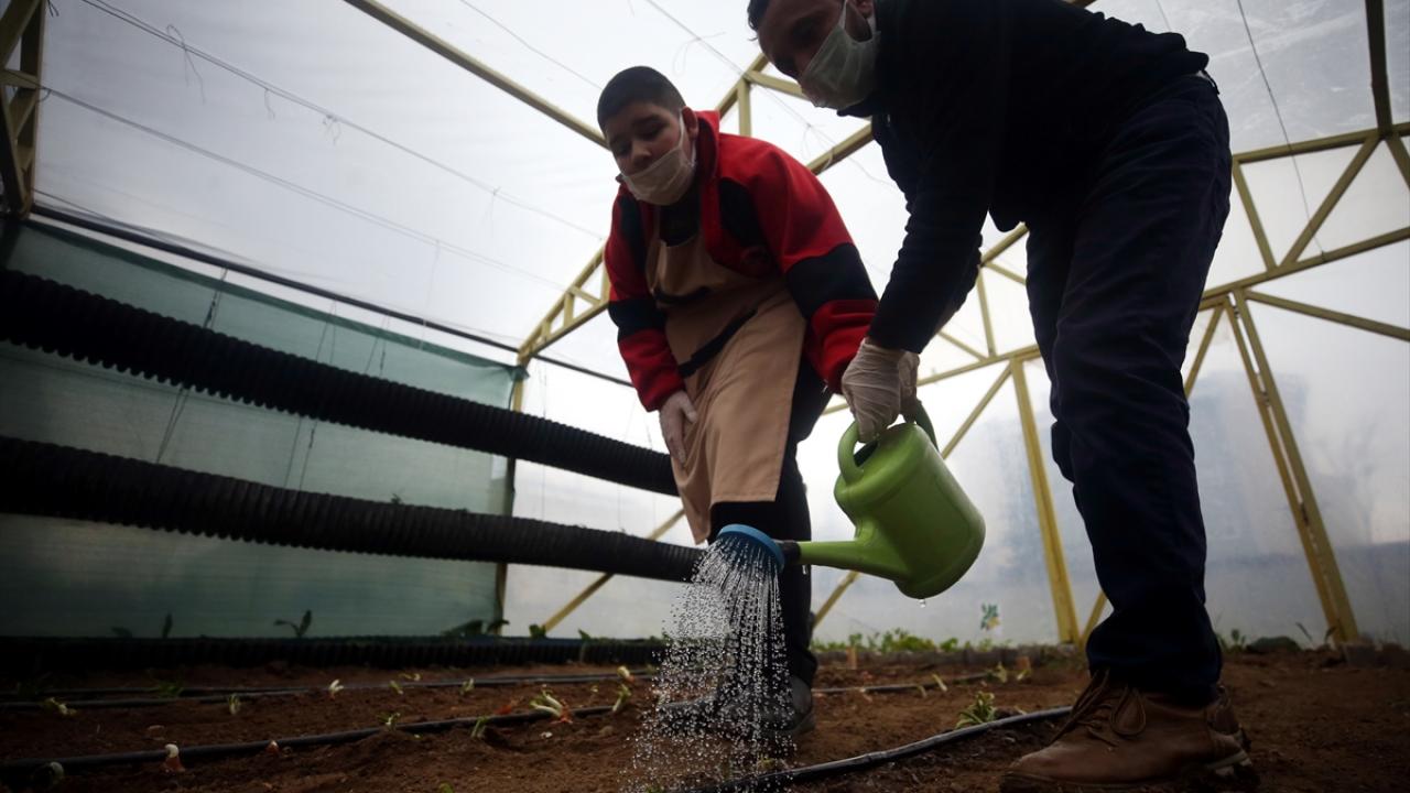 "Hem eğitmeyi hem de kendimiz öğrenmeyi hedefliyoruz"