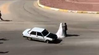 Gelin ile damadın etrafında drift yapan sürücü tehlike saçtı