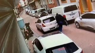 Otomobilin farlarını saniyeler içinde çaldılar