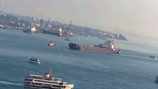 İstanbul Boğazı'nda arıza yapan geminin kurtarma görüntüleri paylaşıldı