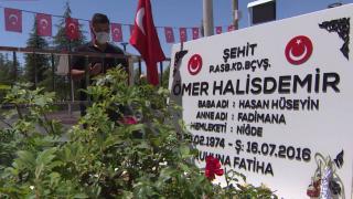 Şehit Astsubay Ömer Halisdemir doğum gününde mezarı başında anıldı