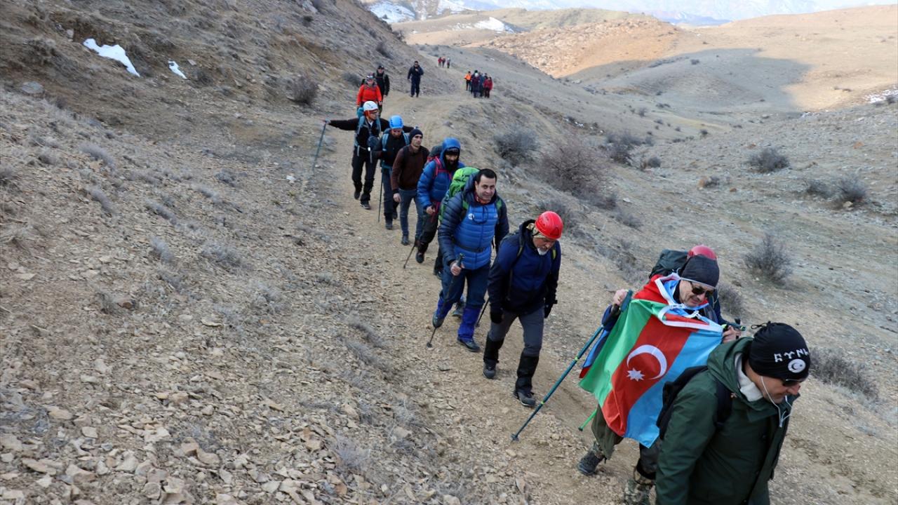 "Her zaman bir olalım, her zaman büyük olalım"