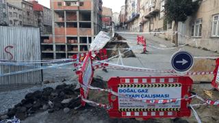 İstanbul'da istinat duvarı çöktü: Doğalgaz hattı zarar gördü
