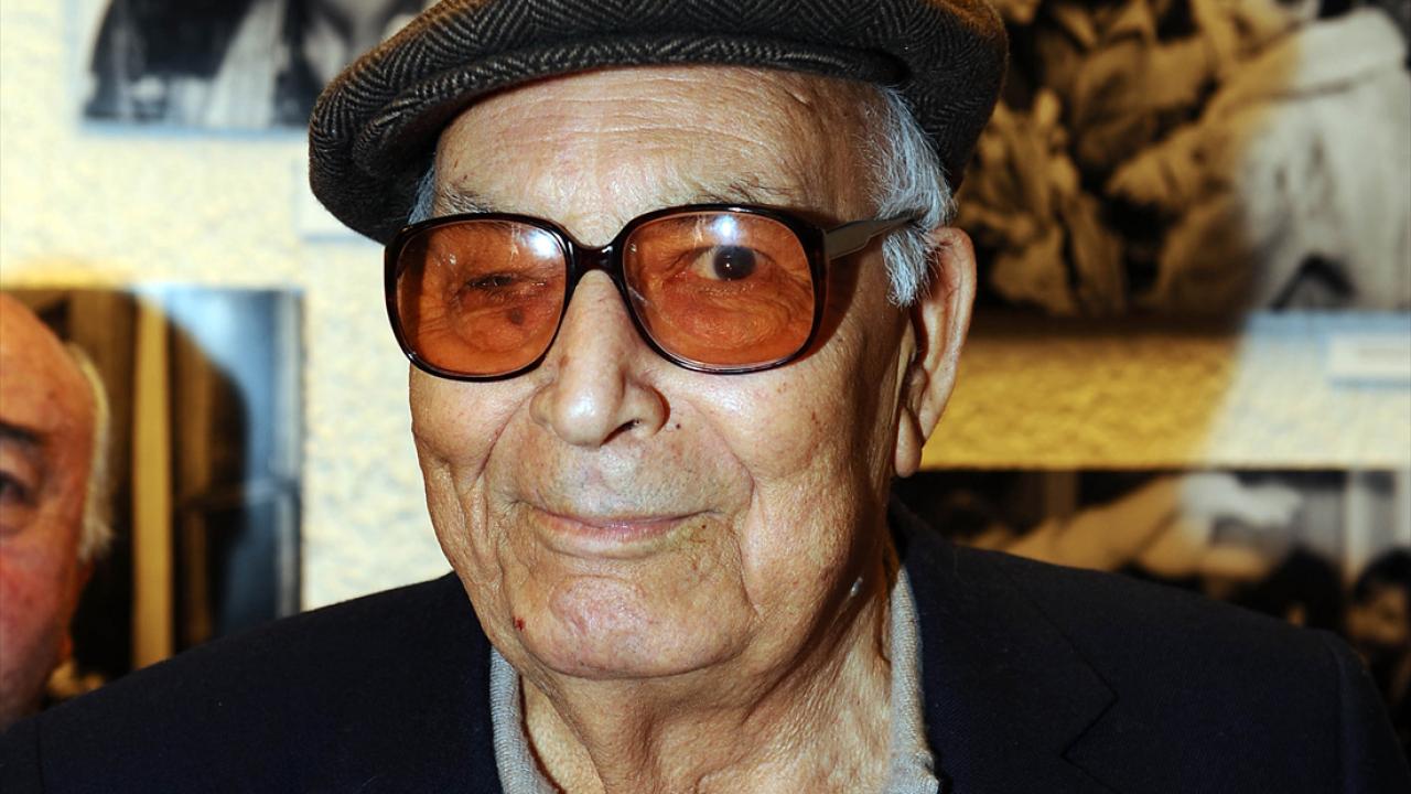 Yaşar Kemal imzasını ilk kez 1951`de kullandı