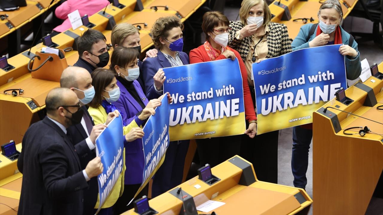 AP Genel Kurulunda Ukrayna bayrakları