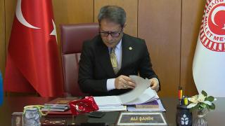 '28 Şubat'ta veda ettiği odaya vekil olarak döndü