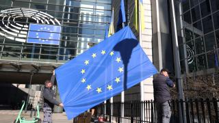 Avrupa Parlamentosu binasına Ukrayna bayrakları asıldı