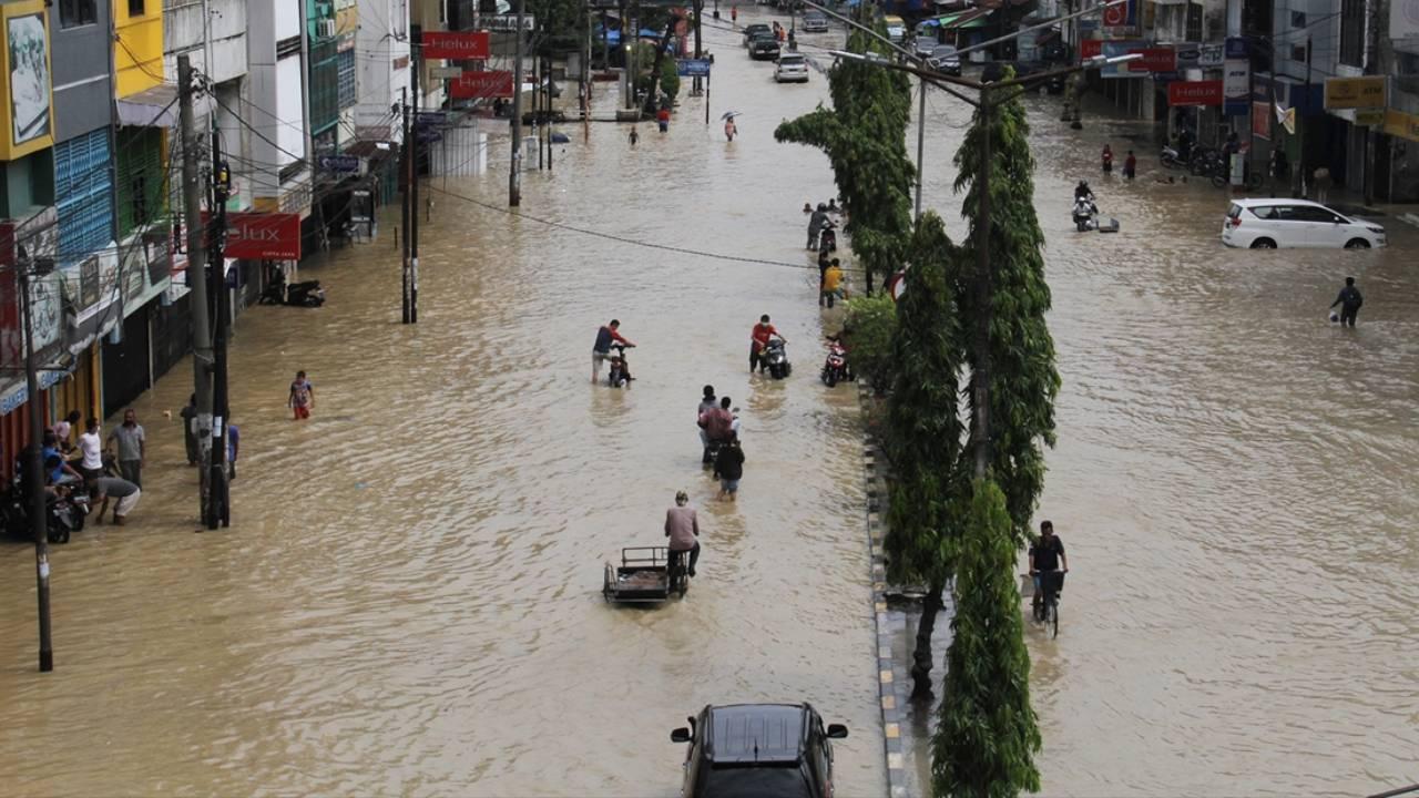 Endonezya'da şiddetli yağışların yol açtığı sel