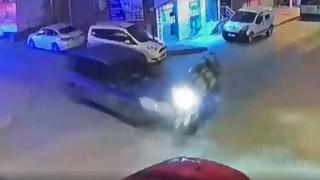 Ticari aracın çarptığı motosiklettekiler ölümden döndü