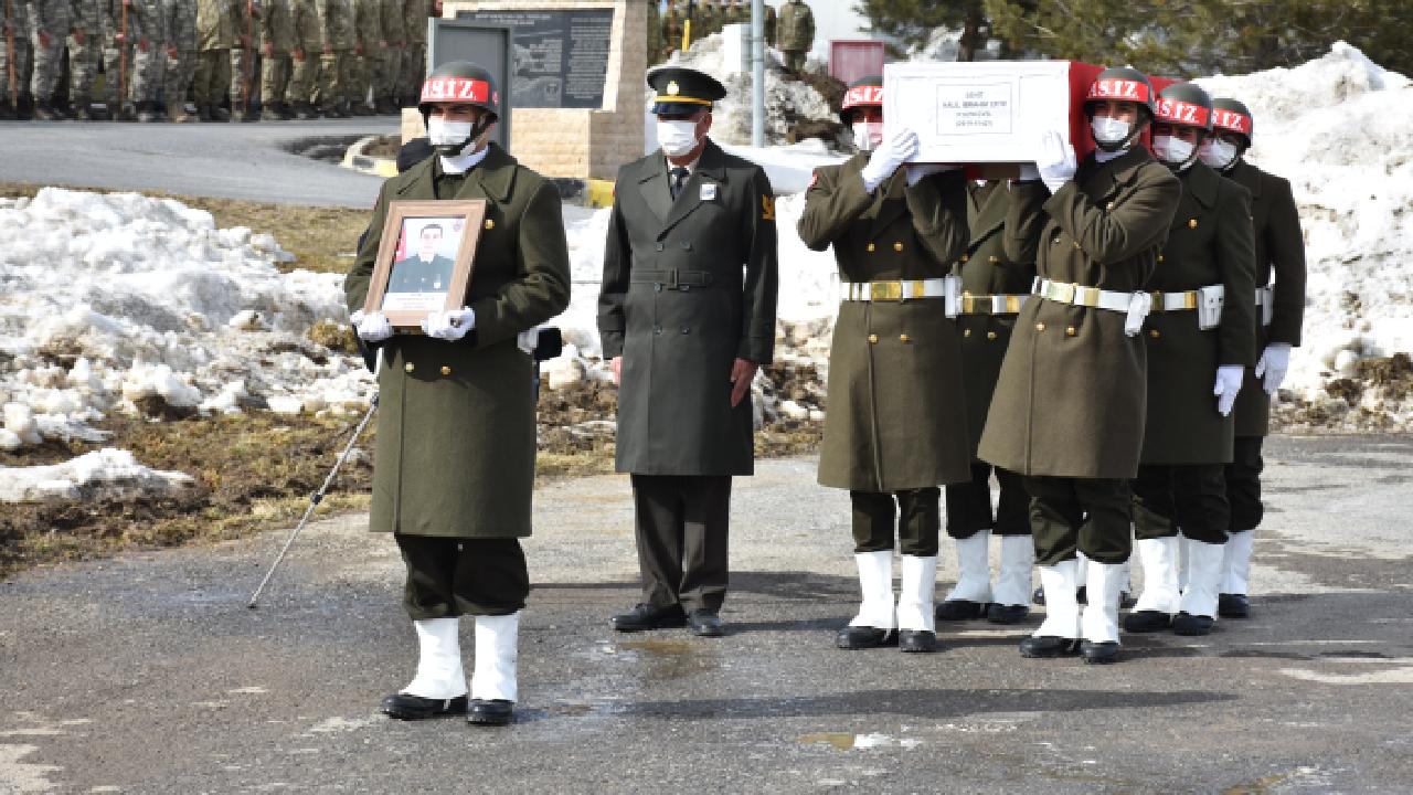 Hakkari'de şehit asker için tören düzenlendi