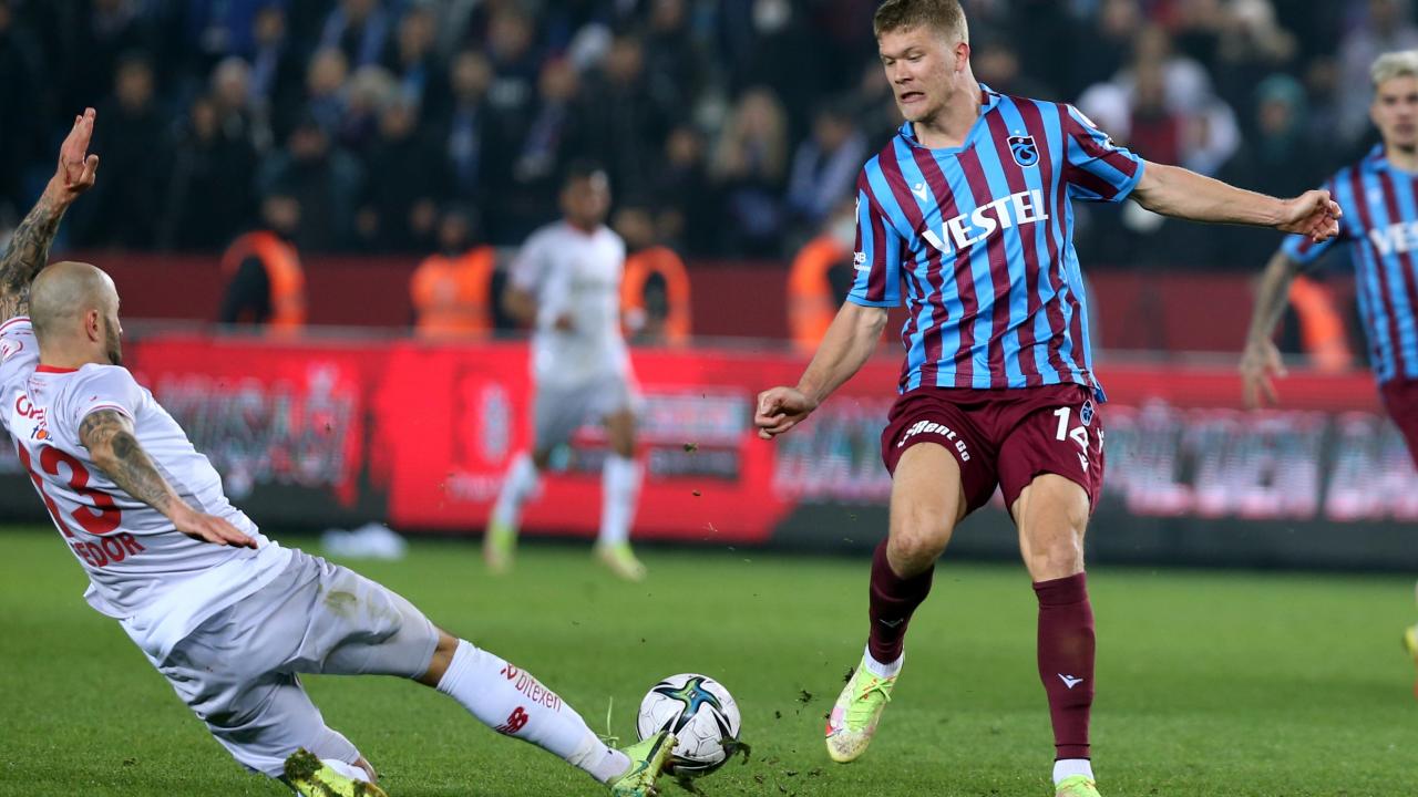 Hugo alkışlarla uğurlandı