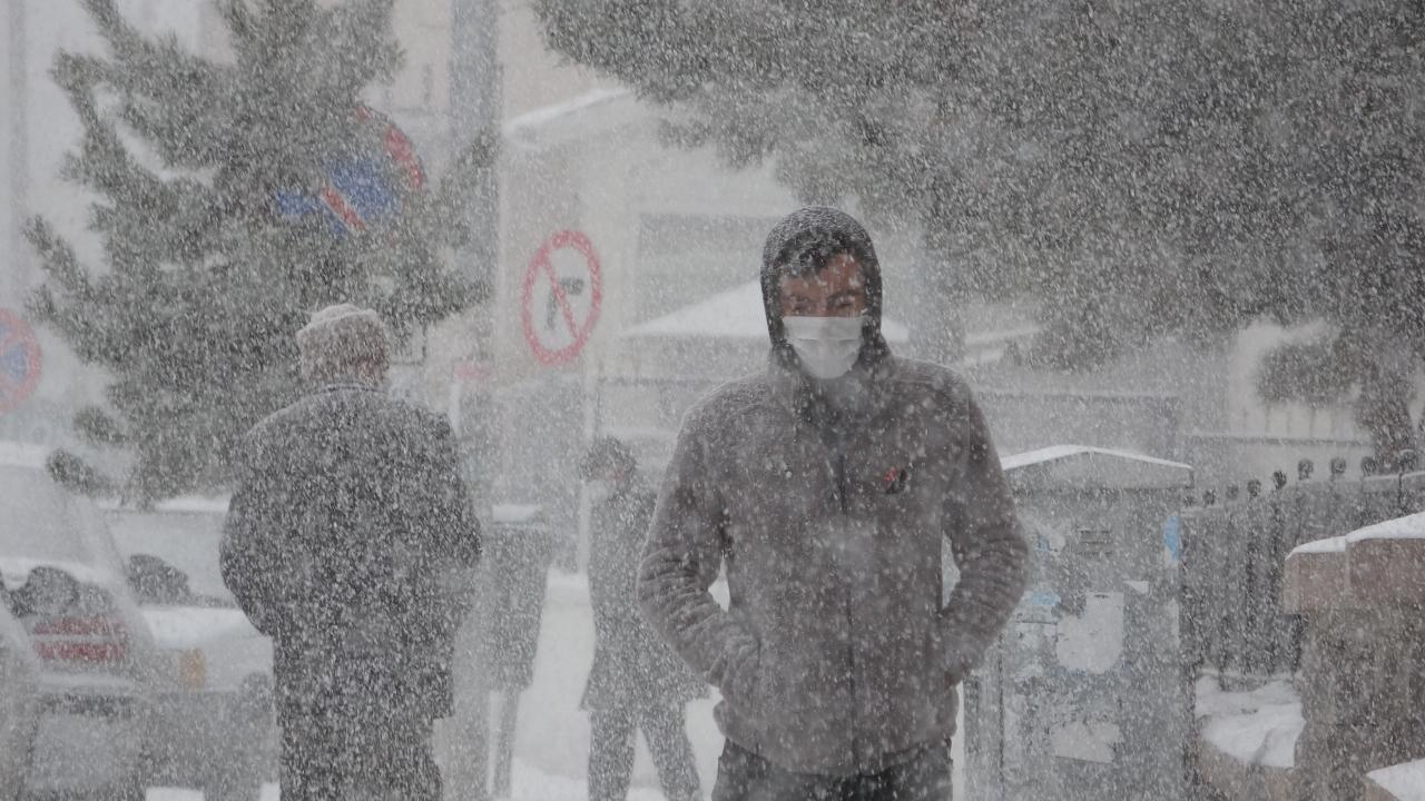 Ardahan güne karla uyandı