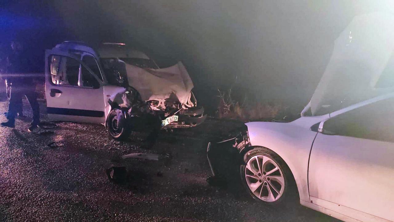 Konya'da hafif ticari araçla otomobil çarpıştı: 7 yaralı