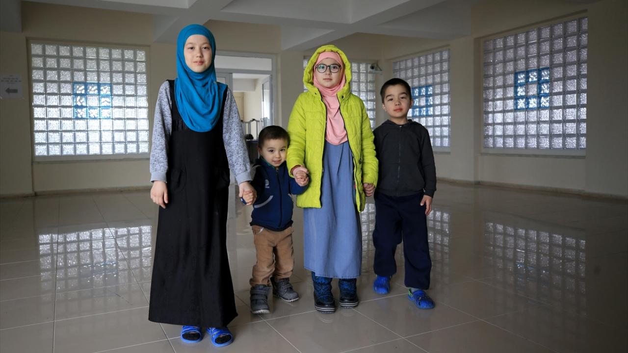 "Bir yandan annelik diğer yandan babalık yapıyoruz"