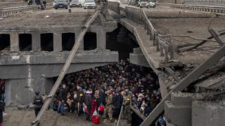 Irpin'deki zorlu tahliyeyi TRT Haber görüntüledi