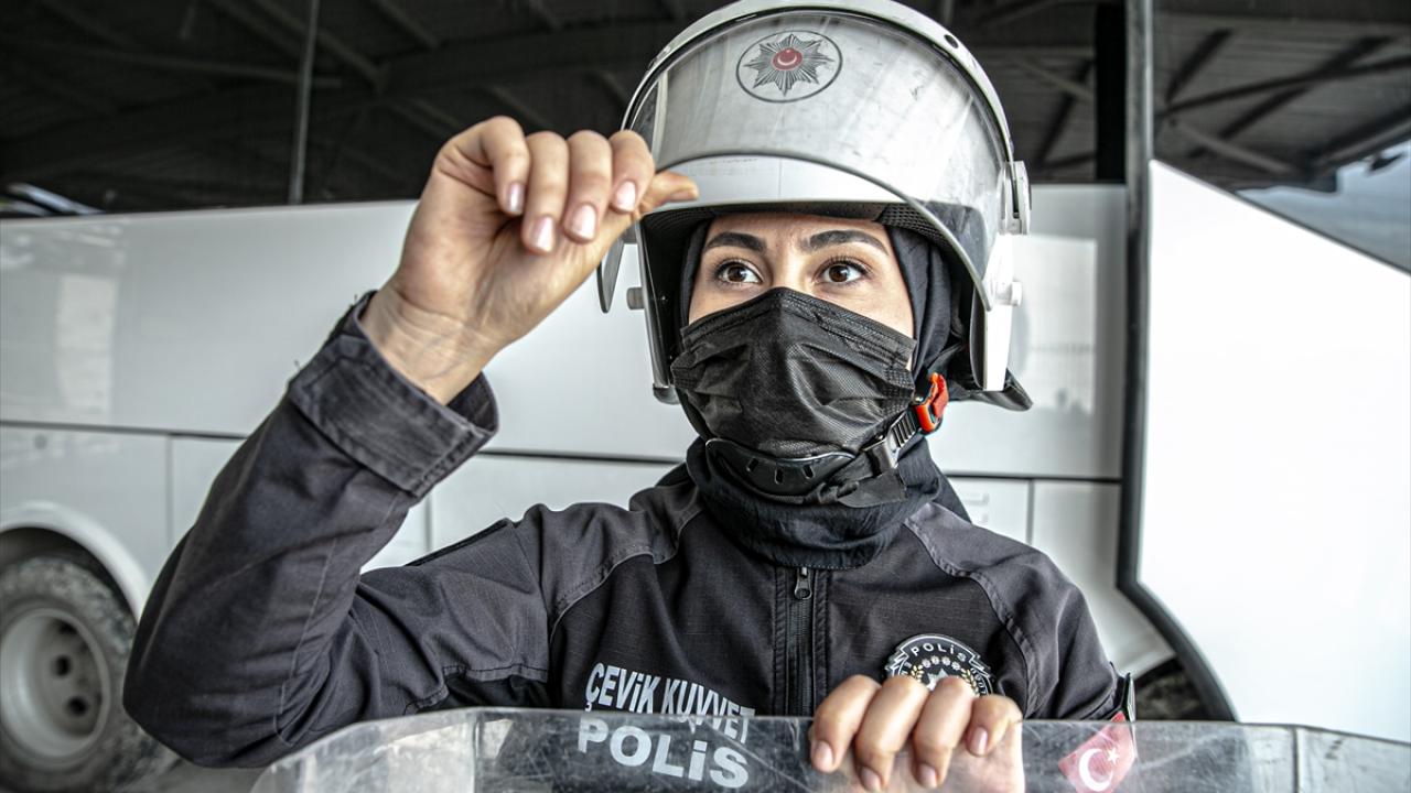"Polislik mesleğini şanla şerefle taşıyoruz"