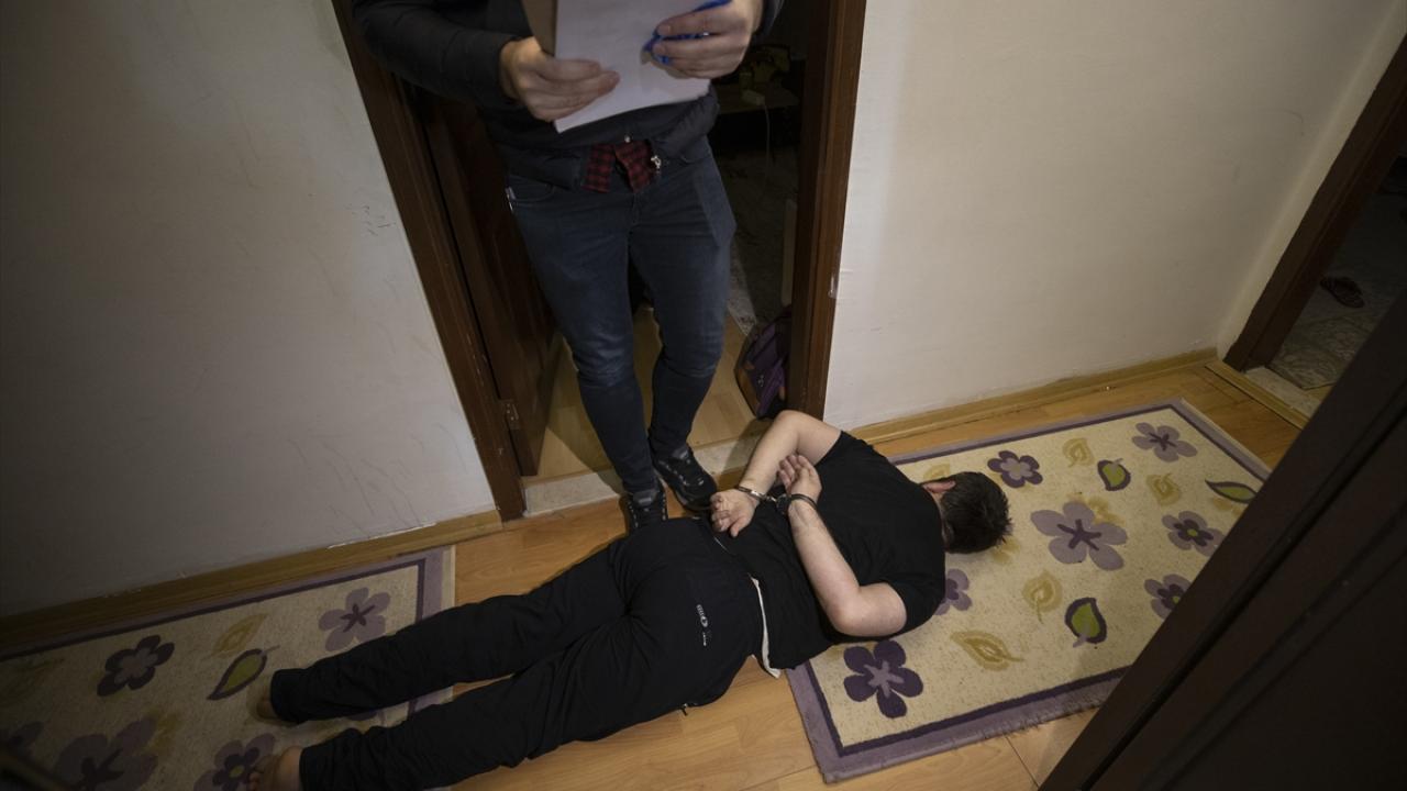 Sahte emlak ofisleriyle 29 kişiyi dolandırdılar