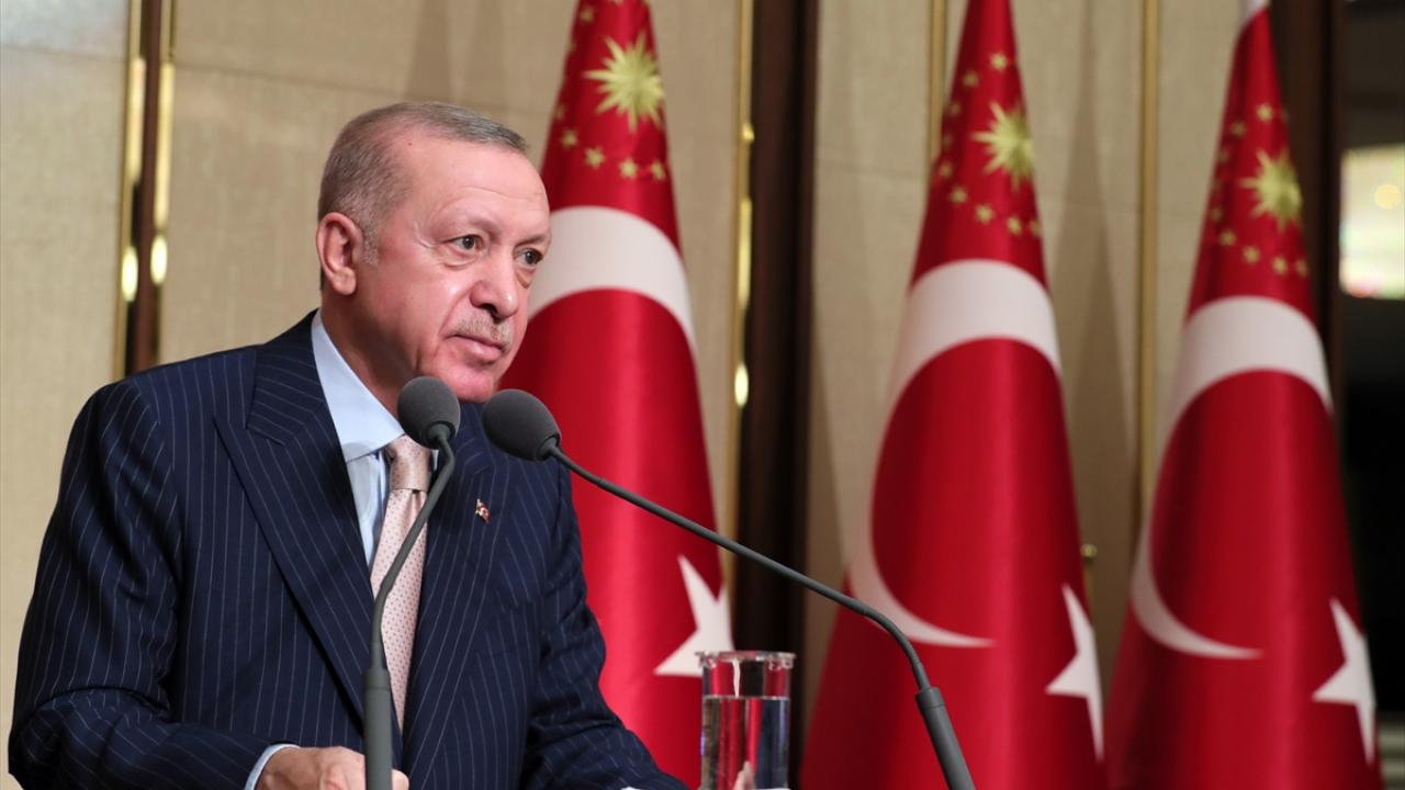 "Doktorluk gibi aziz bir mesleği paraya dayamak insani değil"