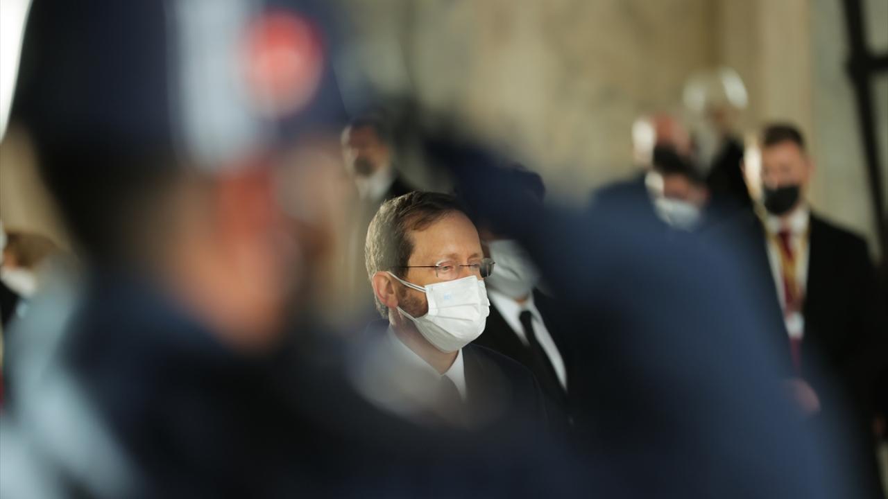 Anıtkabir Özel Defteri`ni de imzalayan Herzog, deftere şunları yazdı: