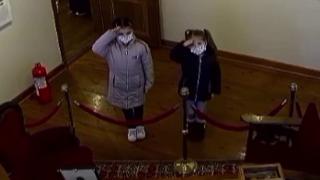 Miniklerden Atatürk heykeline asker selamı