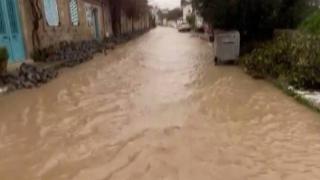 Çeşme'yi sağanak ve dolu vurdu