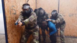 Koruma polisleri zorlu eğitimlerden geçiyor