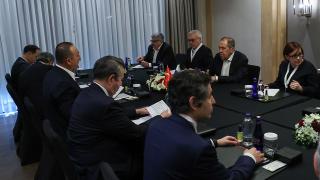 Bakan Çavuşoğlu, üçlü zirve öncesi Lavrov'la görüştü