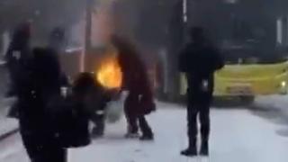 İçinde yolcuların olduğu İETT otobüsü elektrik panosuna çarptı