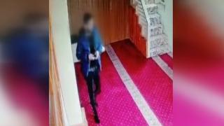 Namaz kılarken açtığı ısıtıcı için camiye para bıraktı