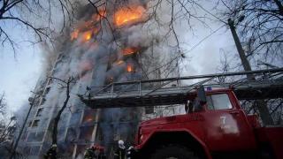 Rusya'nın saldırılarında Kiev'de apartmanlar vuruldu