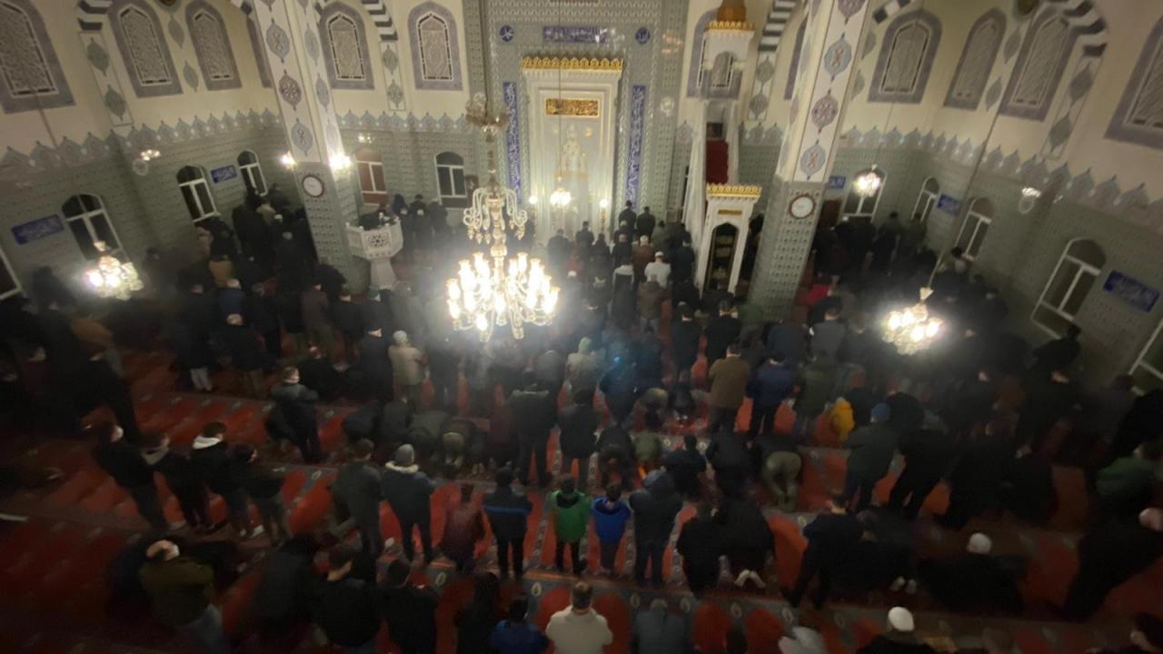 Balıkesir'de Berat Kandili dualarla ihya edildi