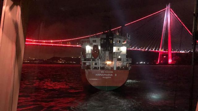 İstanbul'da gemi arızası: Boğaz çift yönlü trafiğe kapatıldı