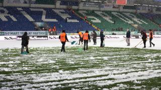 Rizespor-Trabzonspor maçı öncesi kar yağışı etkili oluyor