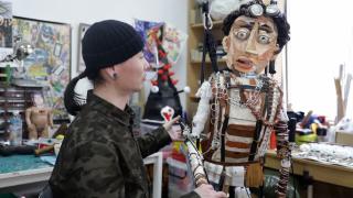 Çöpten tiyatro sahnesine