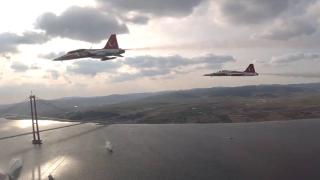 Türk Yıldızları 1915 Çanakkale Köprüsü için uçtu