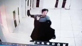 Veli ve öğretmen arasındaki kavga kameraya yansıdı