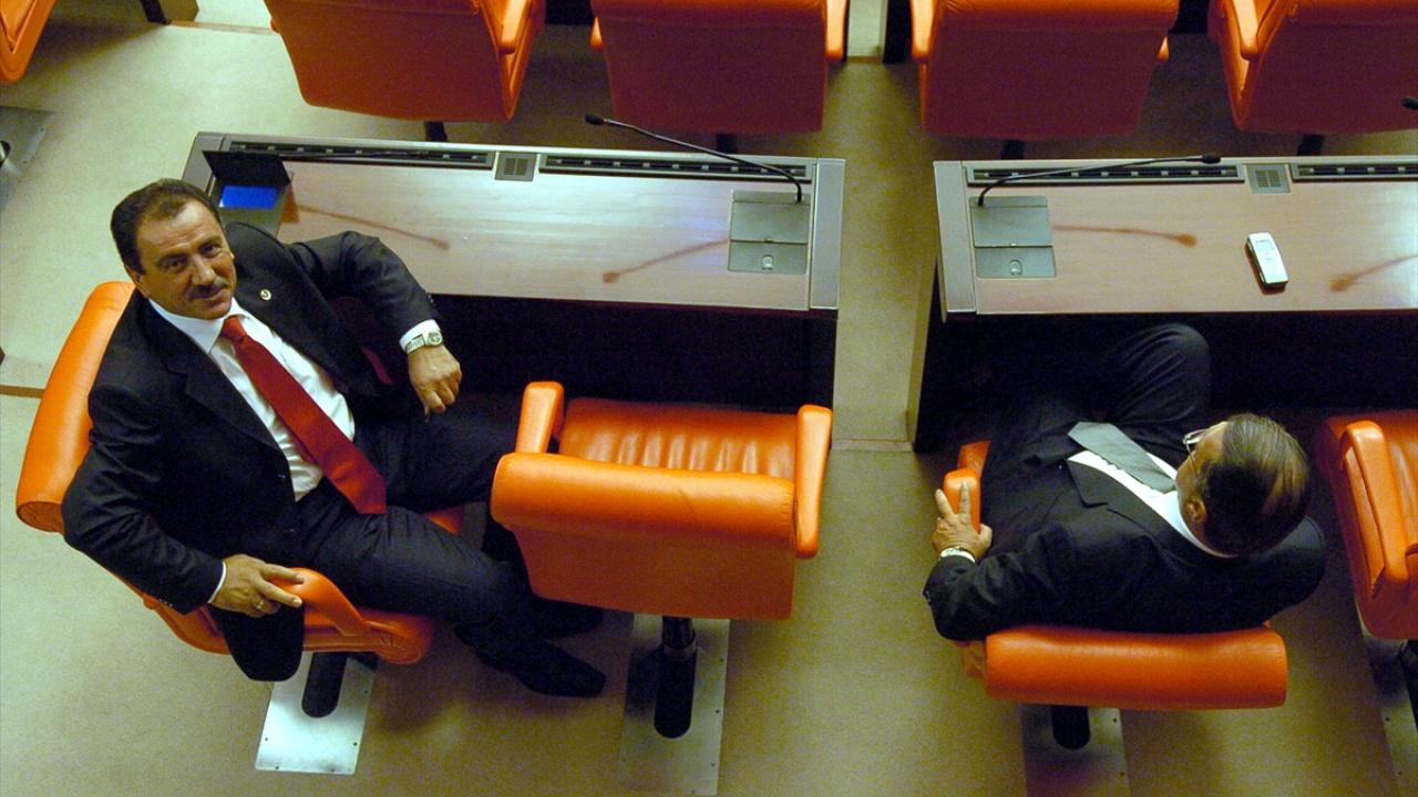 İlk kez kiraladıkları helikopter düştü