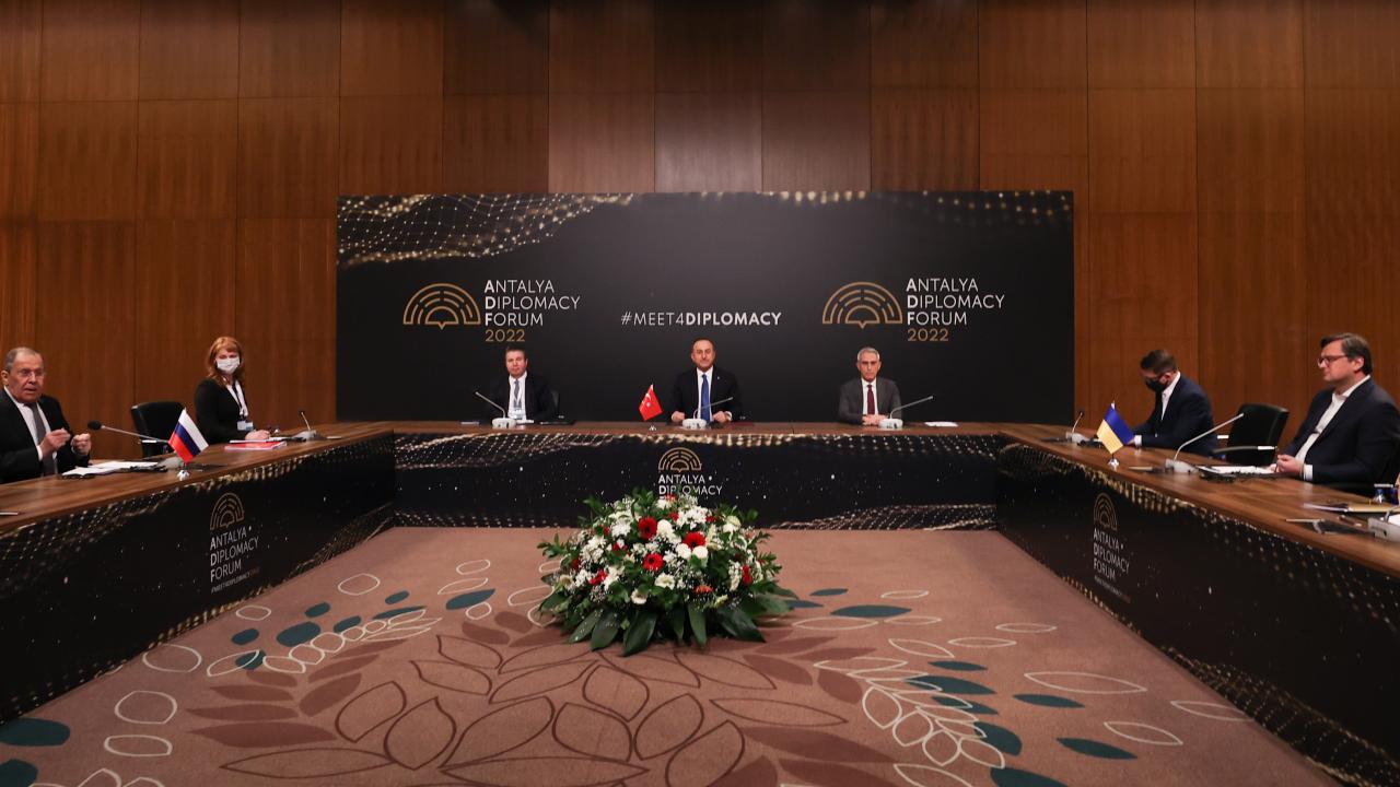 DIŞİŞLERİ BAKANLARI ANTALYA`DA