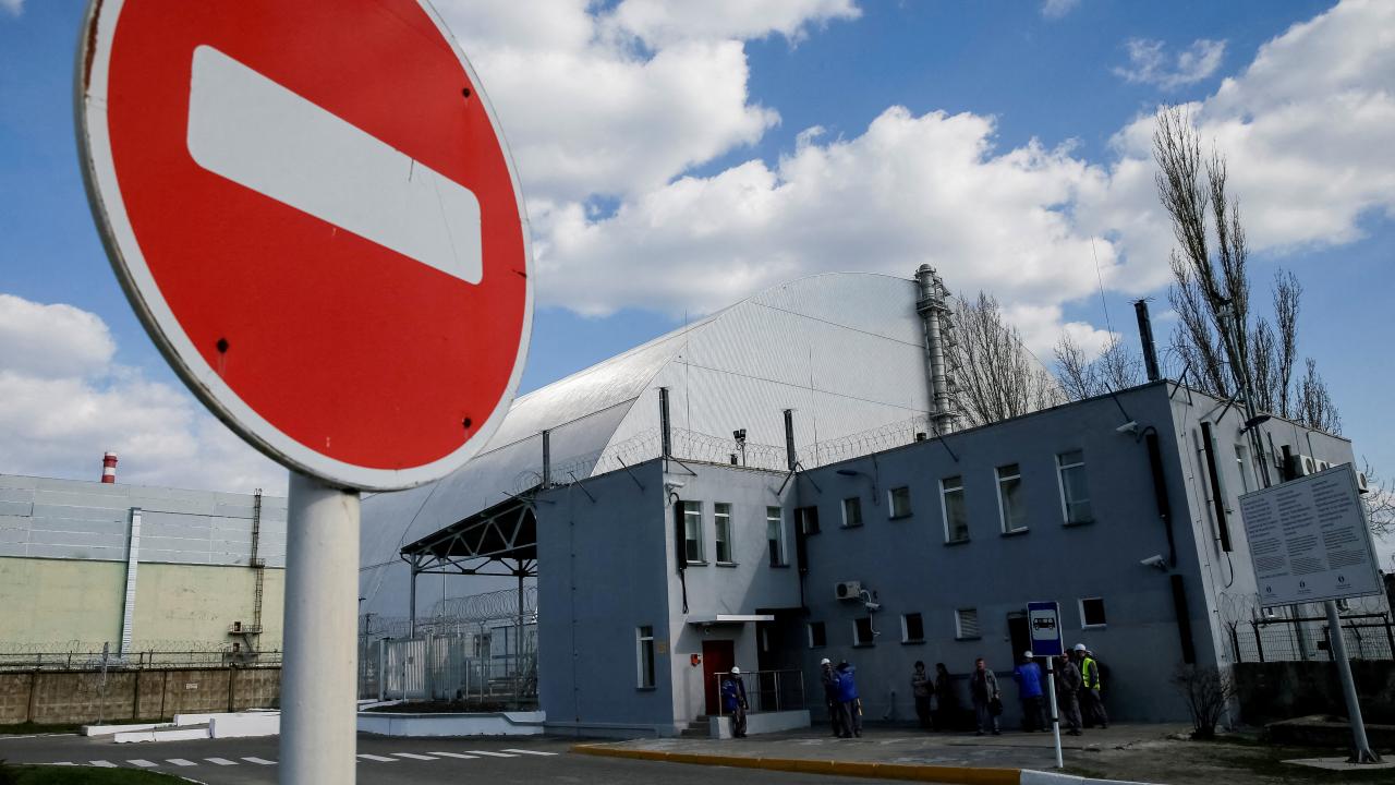 RUSLAR ÇERNOBİL LABORATUVARINI YOK ETTİ