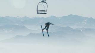 Alpler'de serbest düşüş: 6 bin 500 metreden kayak takımıyla atladı