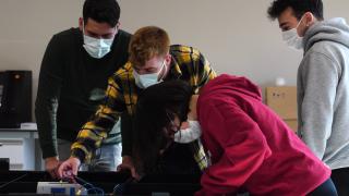 Mühendis adaylarının iş birliği