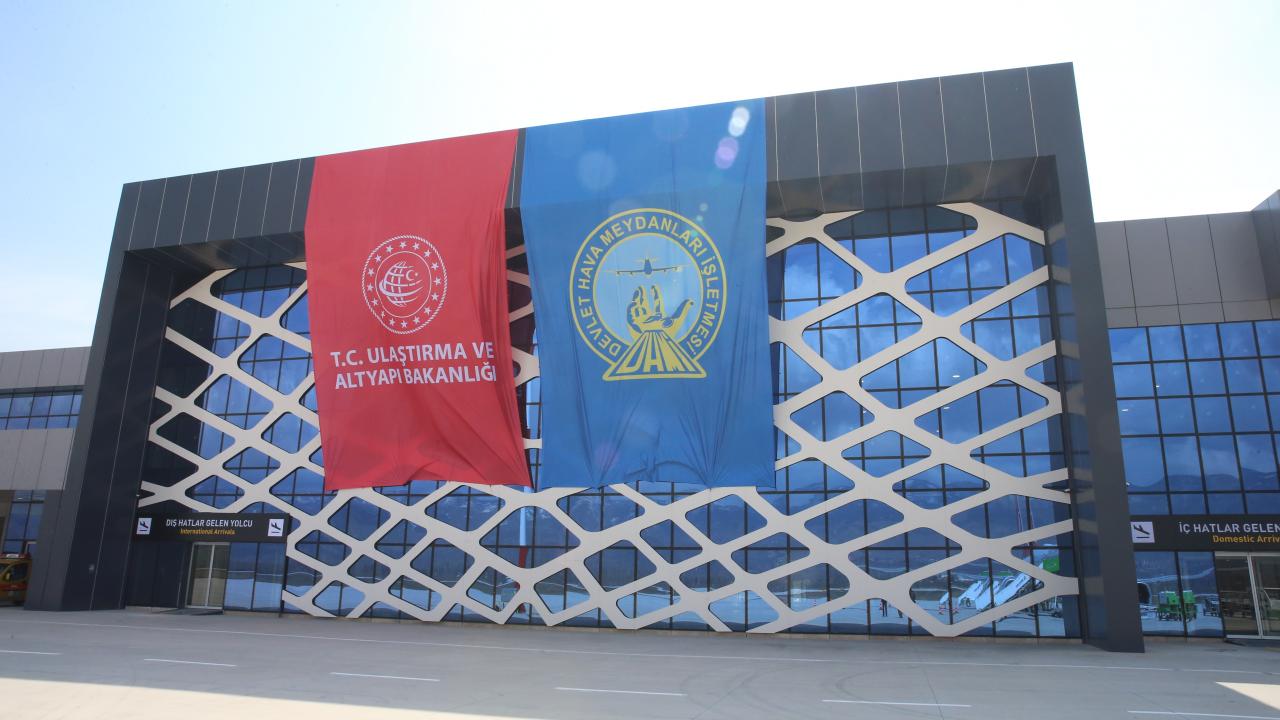 "Tüm fedakarlıklarımıza değecek müreffeh bir gelecek bizi bekliyor"