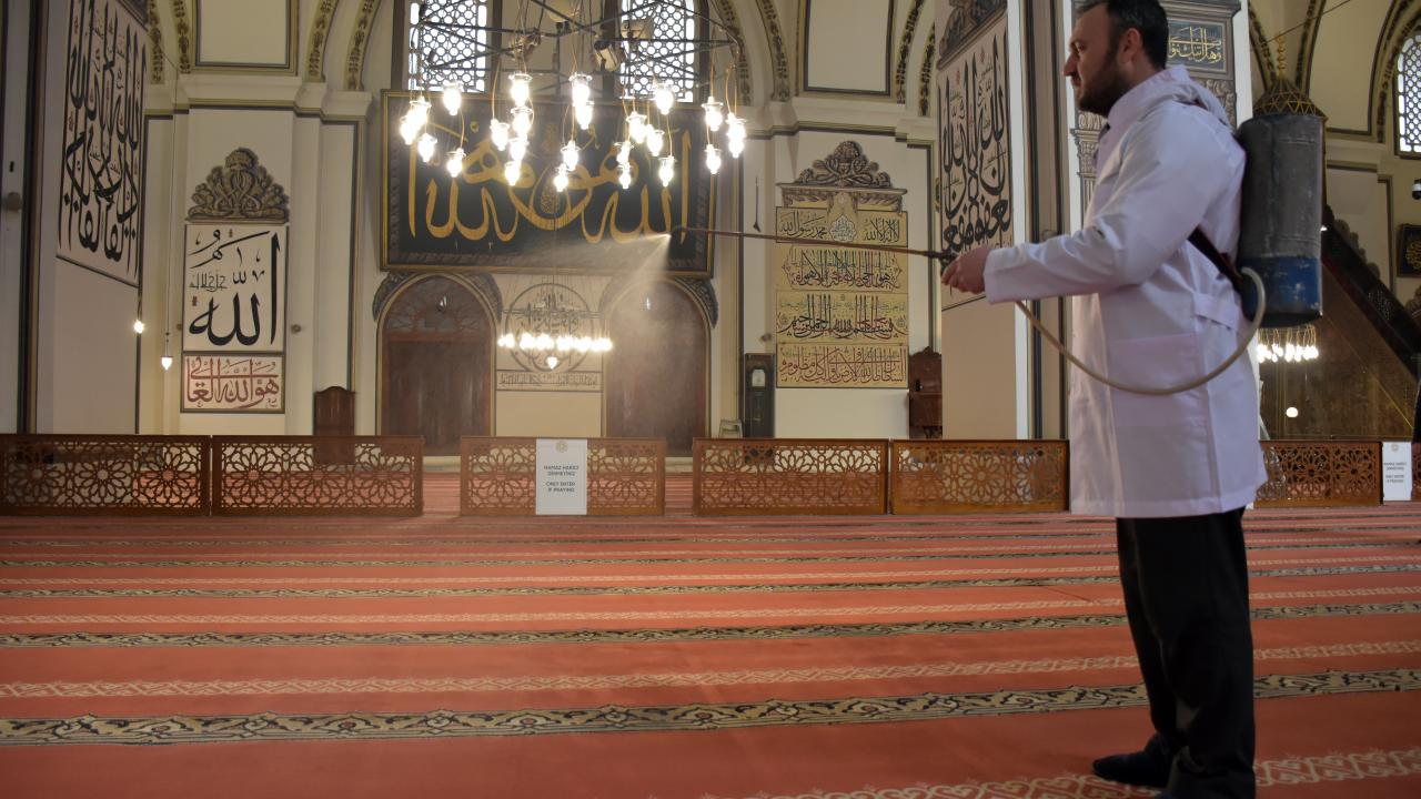 Kadınlar için tek kullanımlık başörtüsü, etek ve ferace