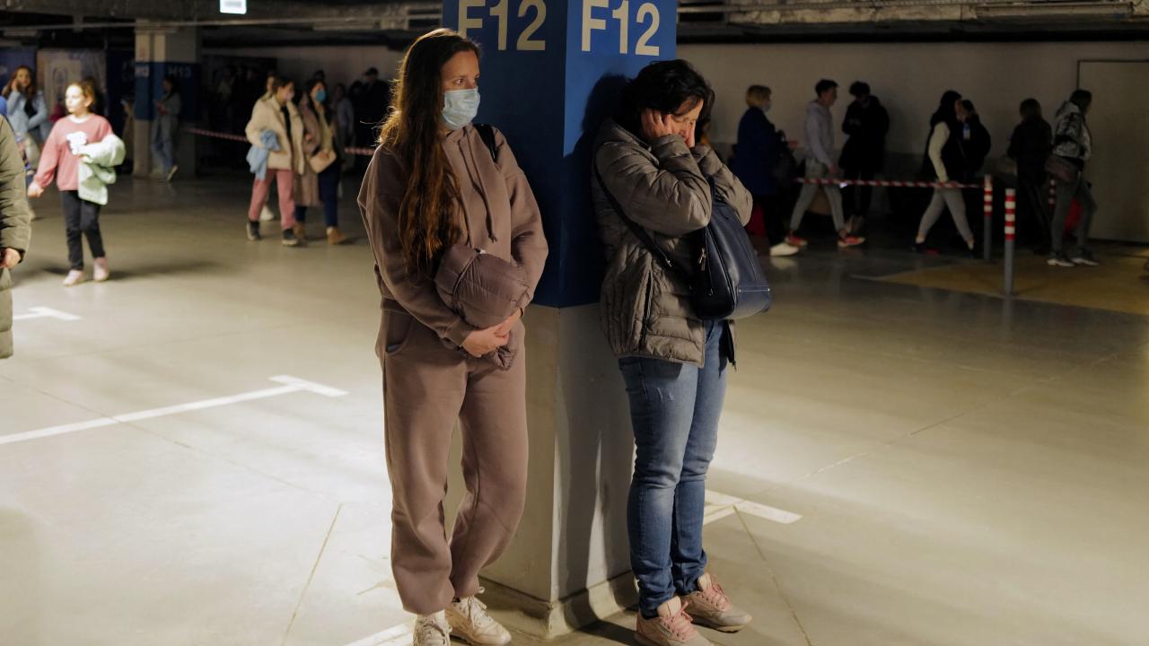 SAVAŞIN SESİNDEN KAÇMAK İÇİN YER ALTINA SIĞINDILAR