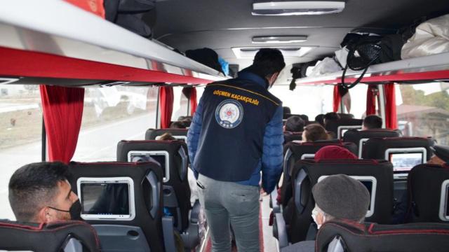 Ülke genelinde düzensiz göçle mücadele devam ediyor