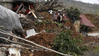 Ordu'da heyelan: Yıkılan evin altında kalmaktan saniyelerle kurtuldular