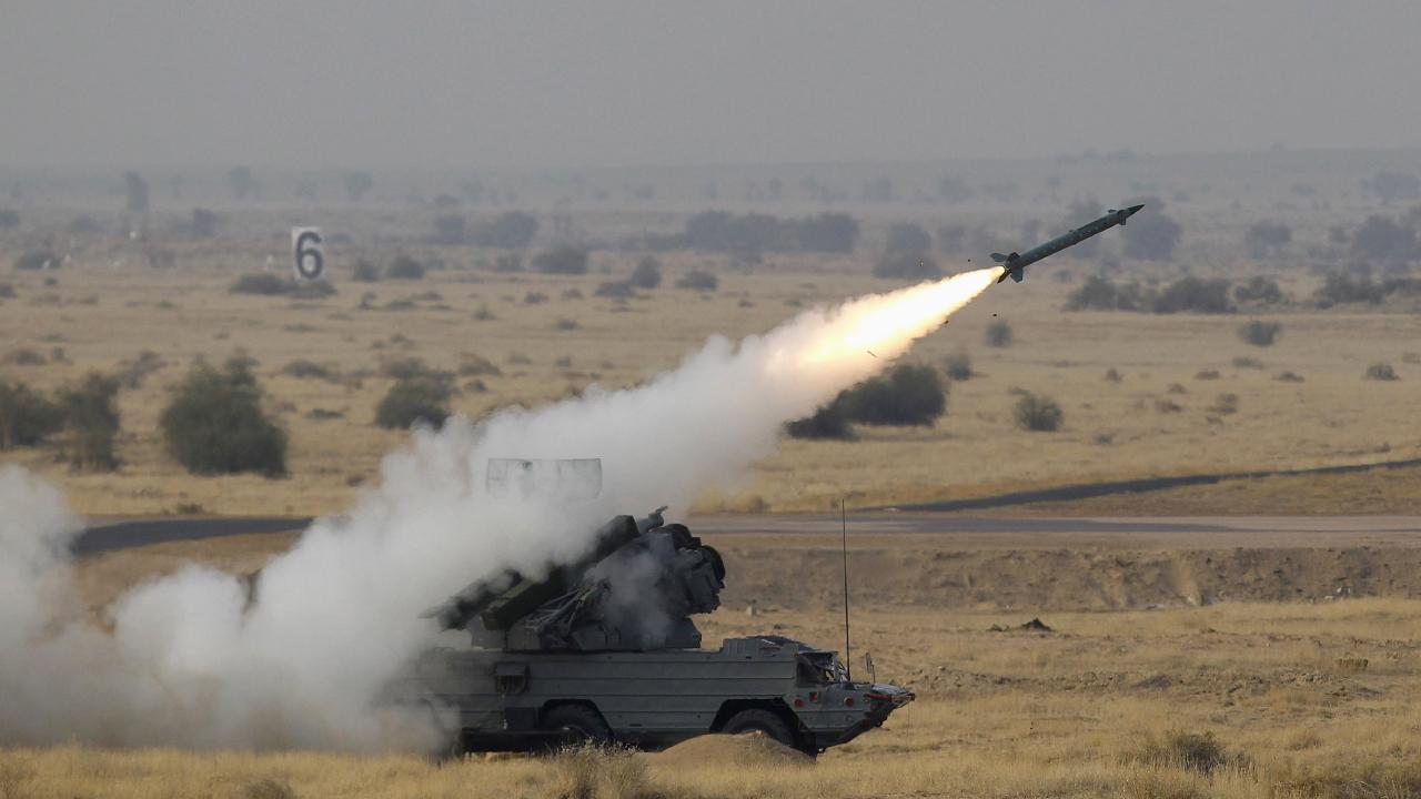 Hindistan orta menzilli füze test etti