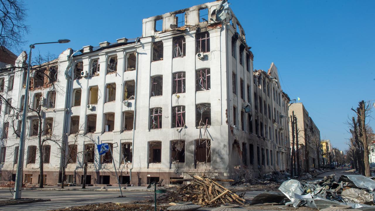 Harkiv`de yaralar sarılmaya çalışılıyor