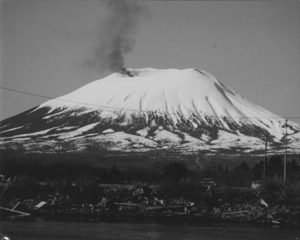 Edgecumbe Yanardağı patladı (1974)