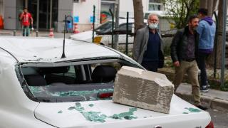 Ege'de fırtına çatıları uçurdu, araçlar zarar gördü